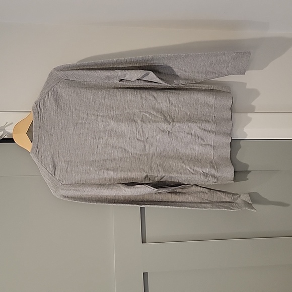 NWT! Men's Red Ale by Alesbury Grey Riverside V-Neck Sweater, Size Mediun - Picture 3 of 3